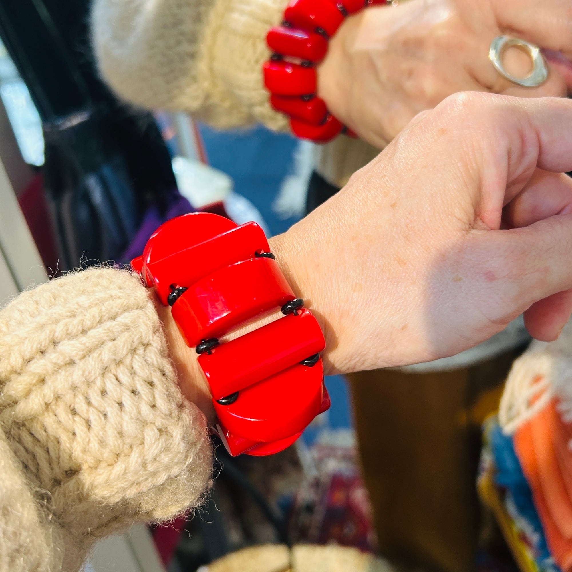 BAKELITE チェリーレッドベークライト STRETCHブレスレット | Milo