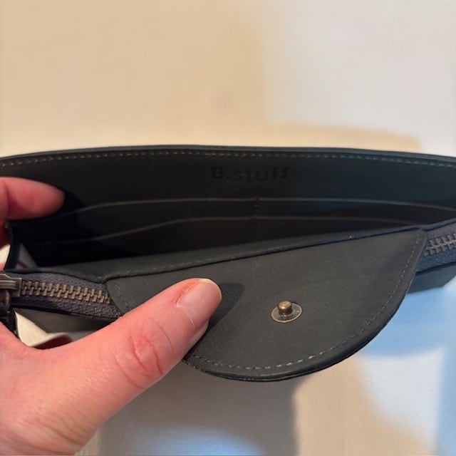 B.stuff　新色入荷！薄手の長財布(シダーウッド)