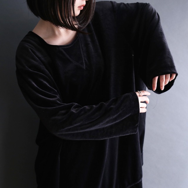 black velour big silhouette pullover