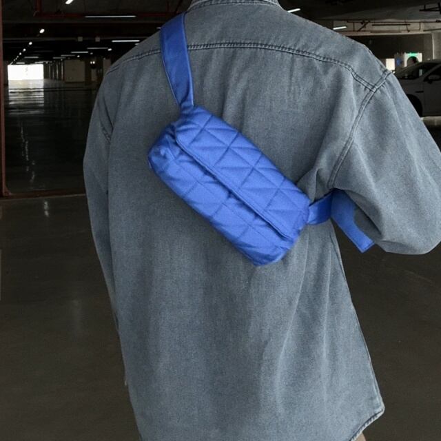 【予約販売】ショルダーバッグ メッセンジャー キルティング ミニバッグ ユニセックス 黒 ブルー ブラック 斜め掛け ボディバッグ こなれ感 お洒落 韓国