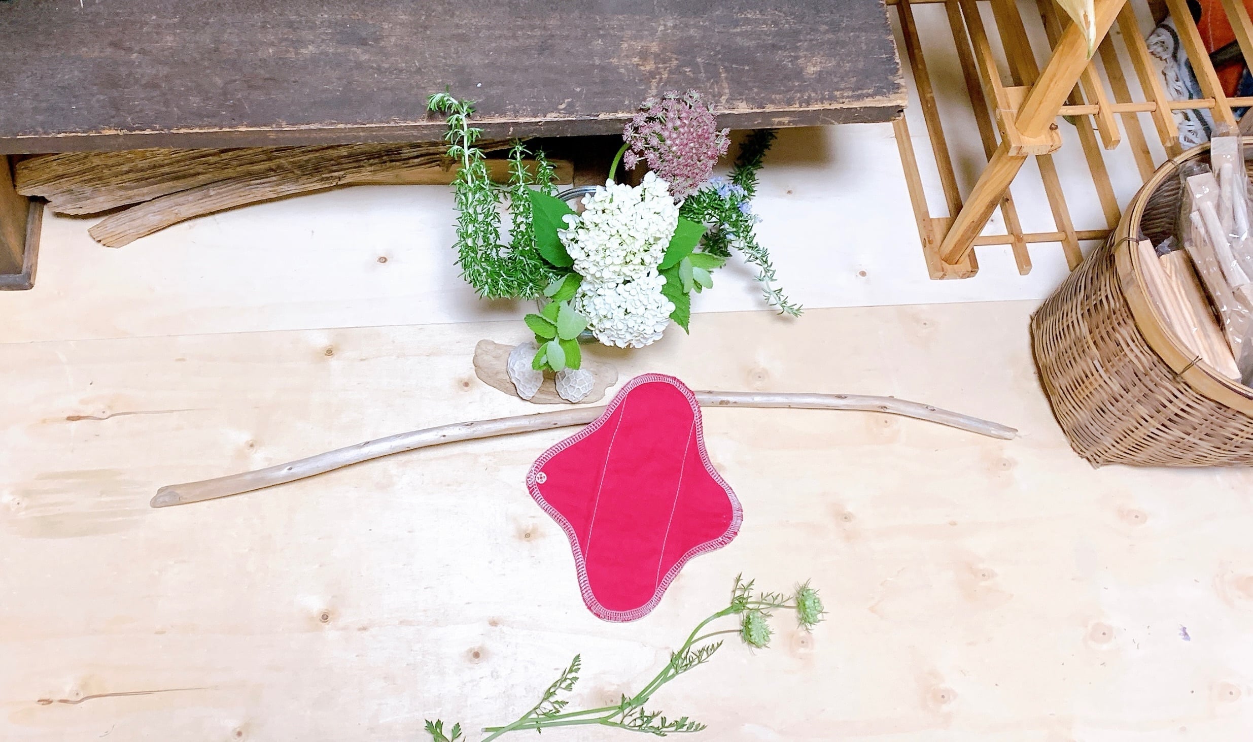 おりもの用ホルダー　マゼンタピンク　第8チャクラ