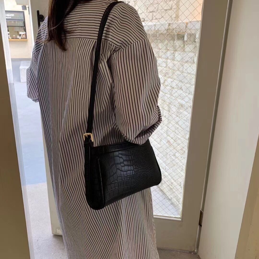 クロコ型押しショルダーバッグ