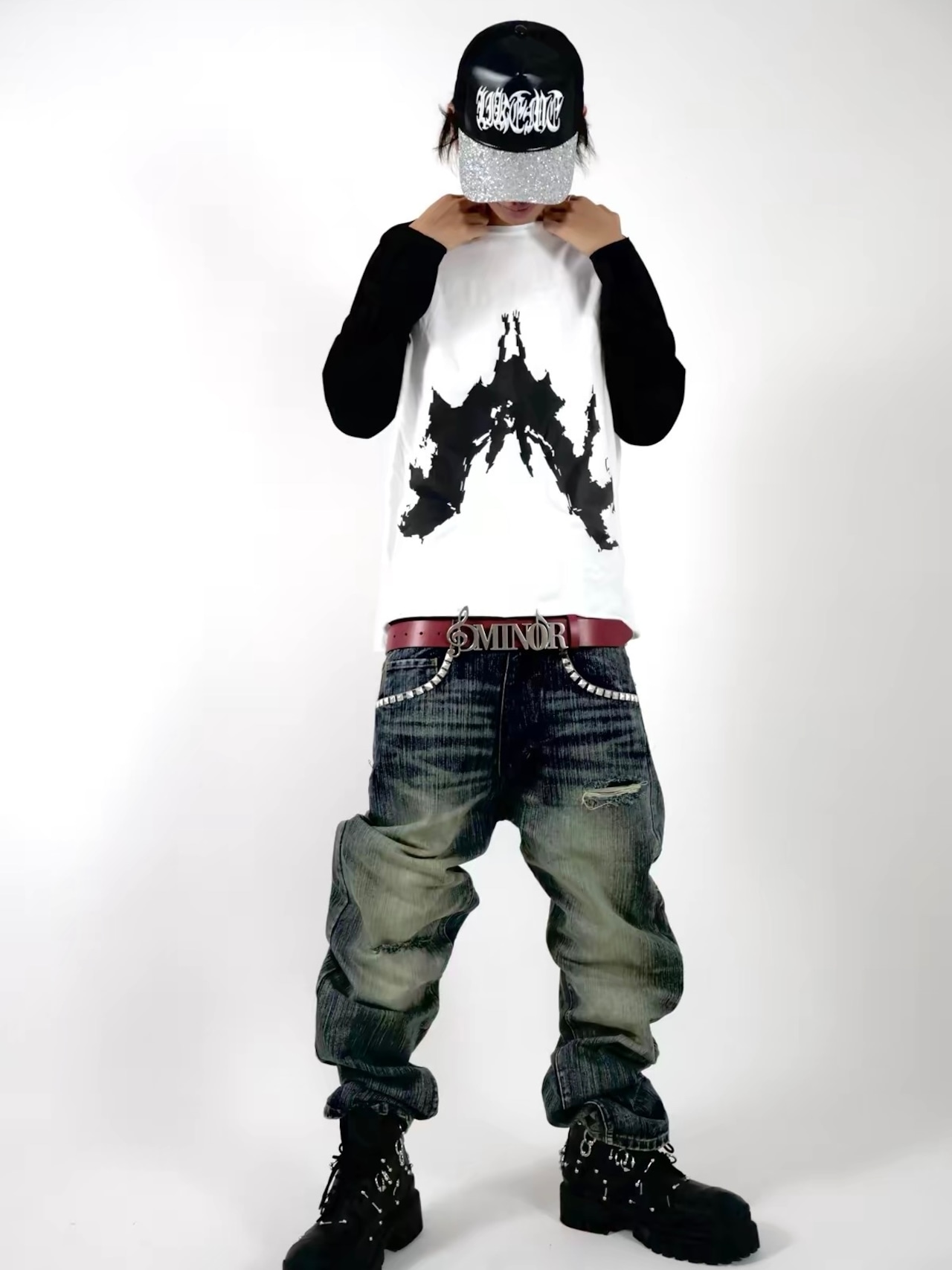 【UCANTBELIKEME】“BAT” Graphic Raglan Long Sleeve Tee