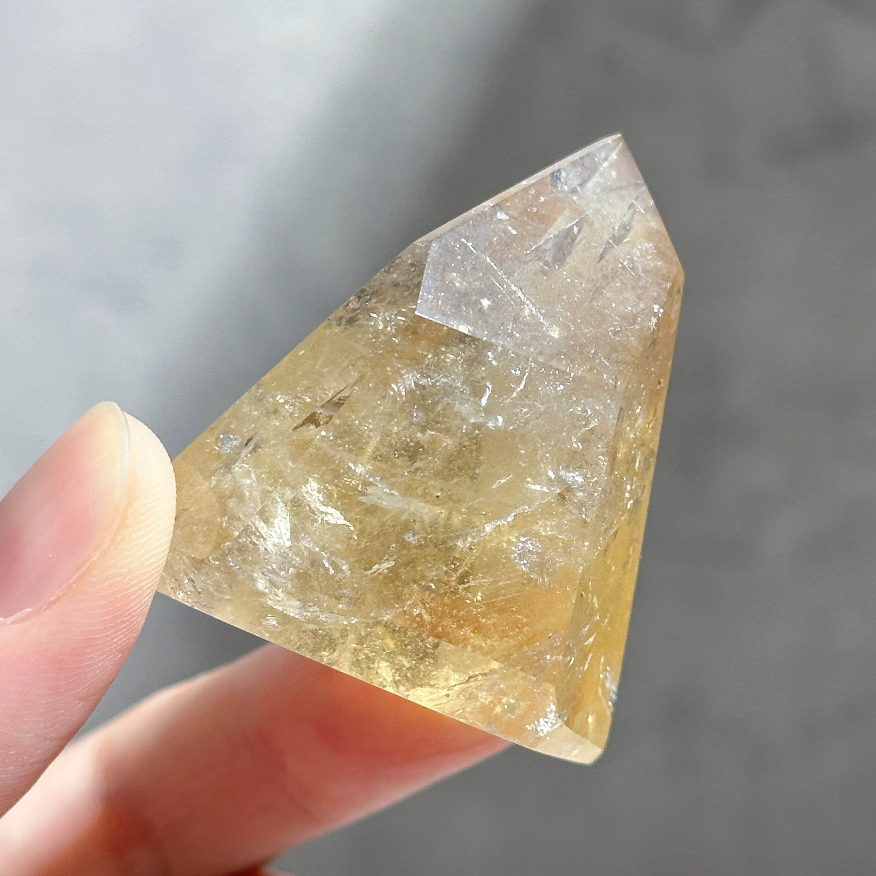 虹◎シトリン（黄水晶） フリーフォーム63◇ Citrine ◇ 天然石・鉱物