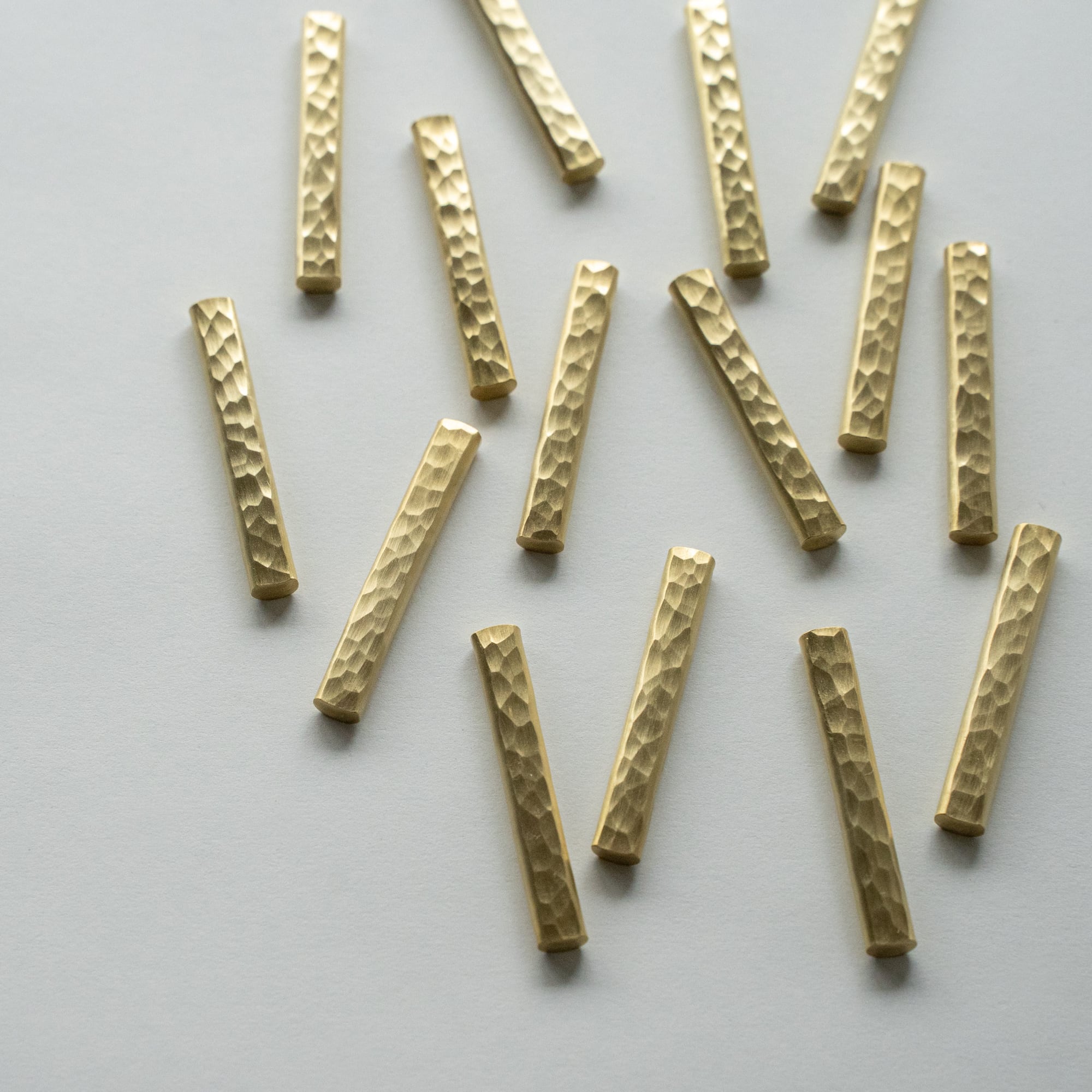 箸置き ＜長円-槌目＞ / 真鍮 | KUMIJI