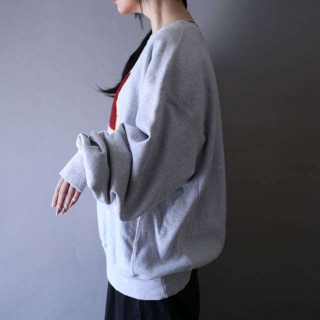 "Champion" M wappen design over silhouette sweatshirt