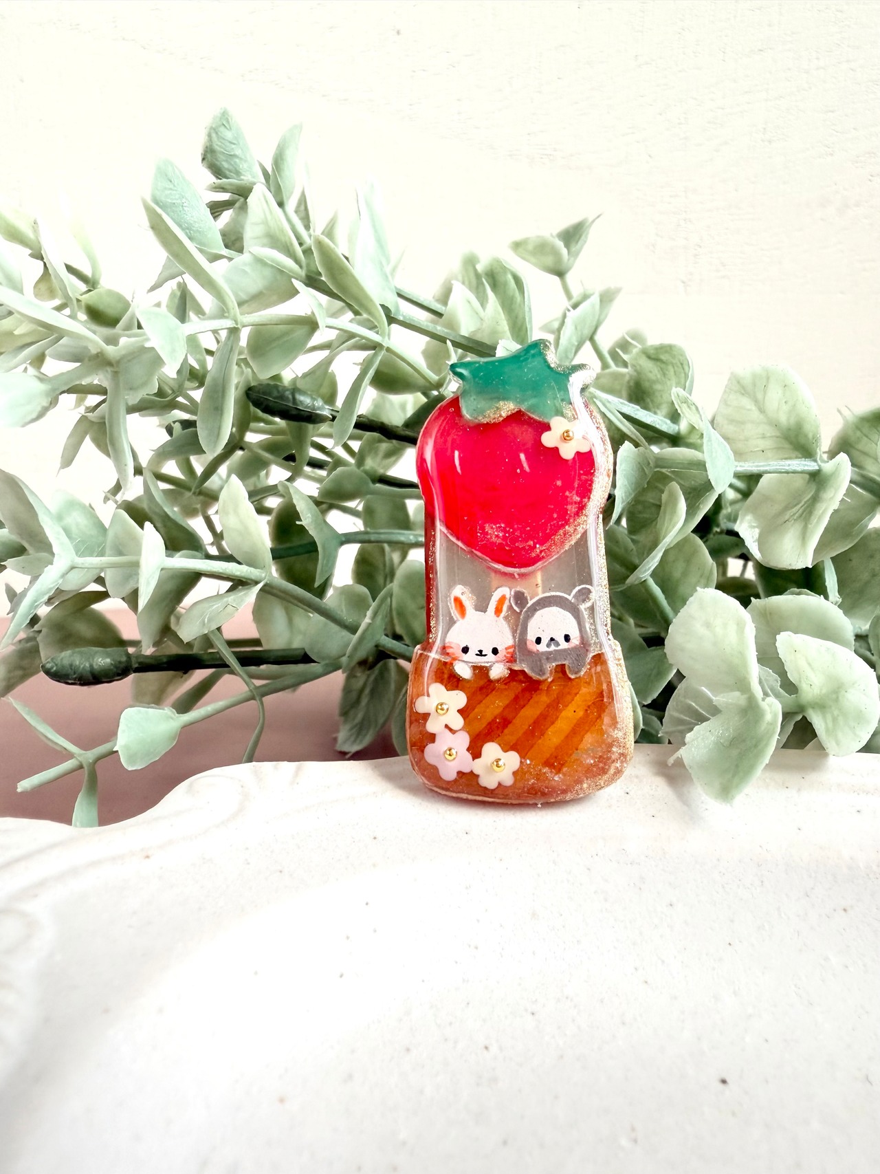 ブローチ『ふわりの国のいちごの気球』