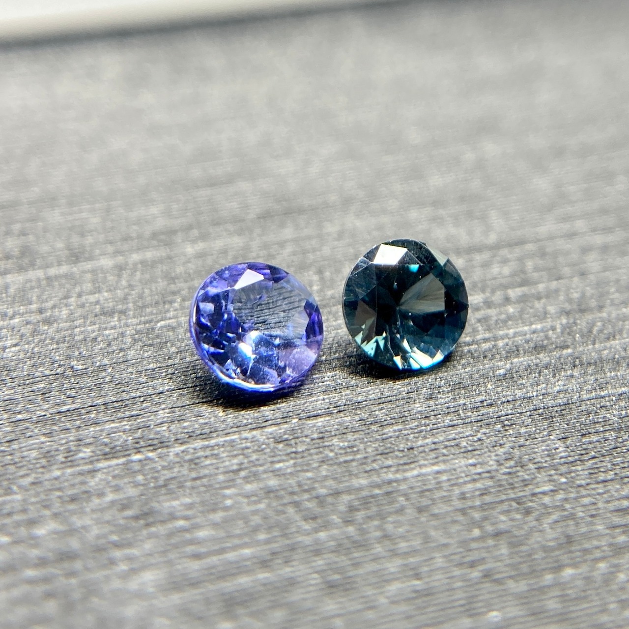 タンザナイトとスピネル セット 約3.3-3.4mm r-0438