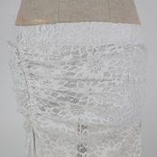 ベリーダンス 衣装 上下セット ホワイト系 レッスン 練習 白 爽やか レース 総レース 花柄 ツーピース セットアップ インナーパンツ 明るい 半袖 かわいい 上品 スリット ダンス衣装 華やか