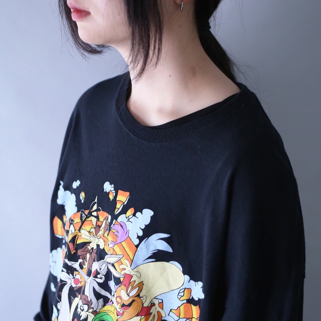 "LOONEY TUNES" front and sleeve good printed l/s tee