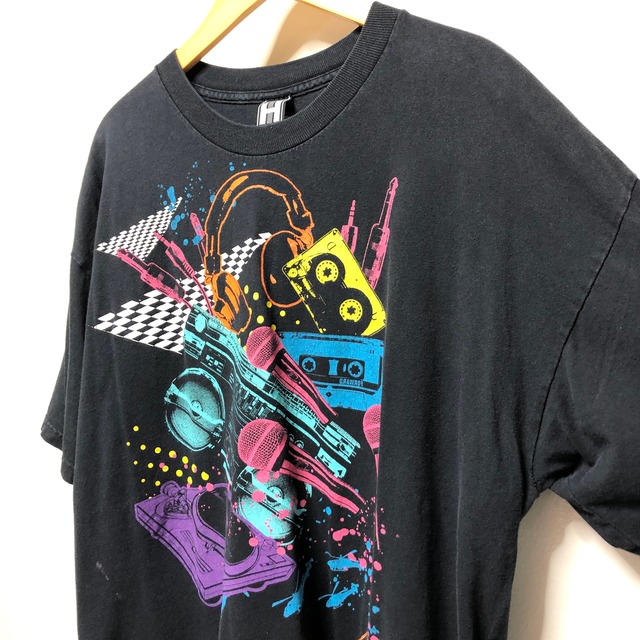 Usa古着 ラジカセ カセットテープ ターンテーブル イラスト ミュージック 機材 音楽 Tシャツ メンズxl ビッグサイズ Usa アメリカ古着 古着屋エバレット