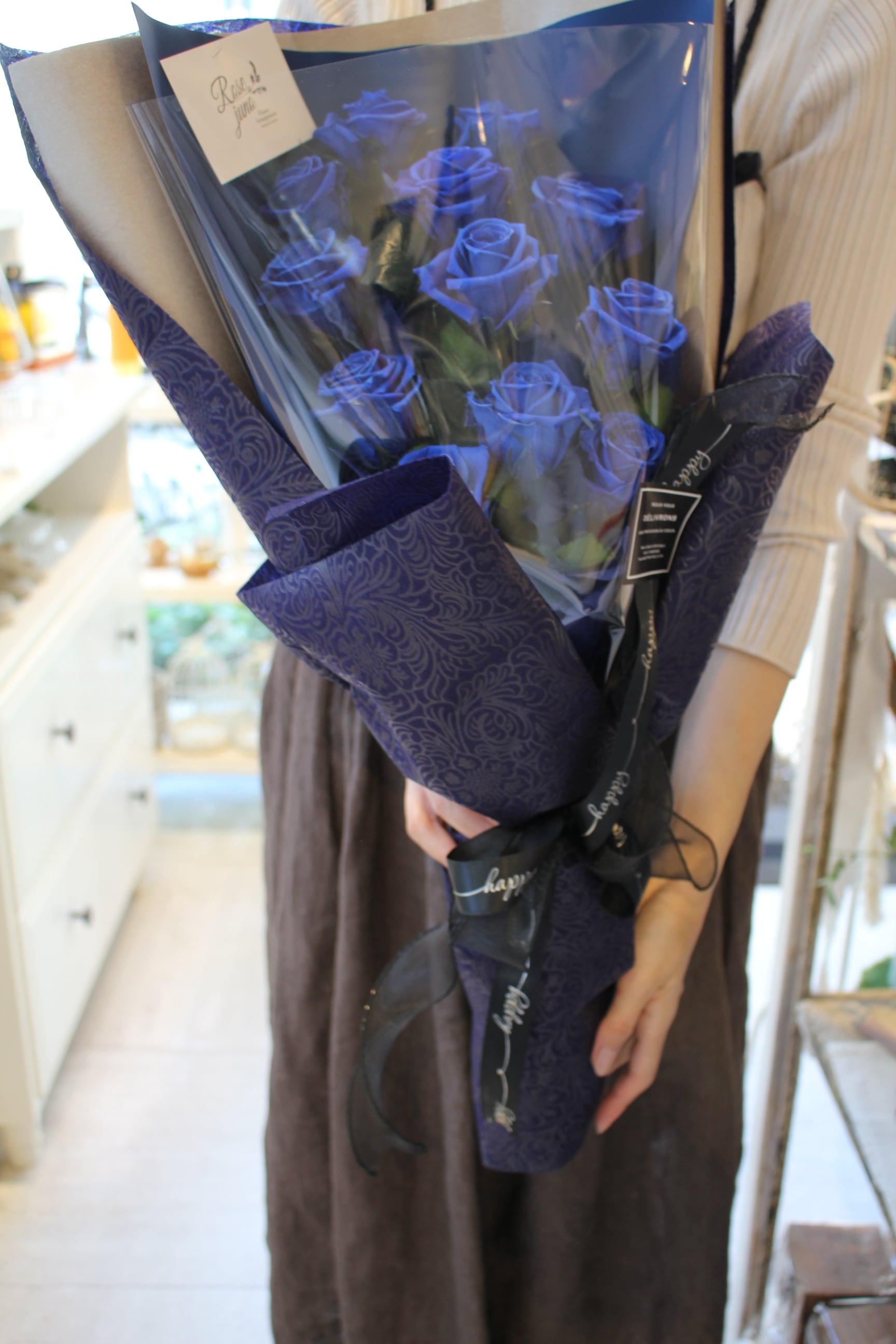 12輪の青い薔薇の花束 (茎付き)スリム