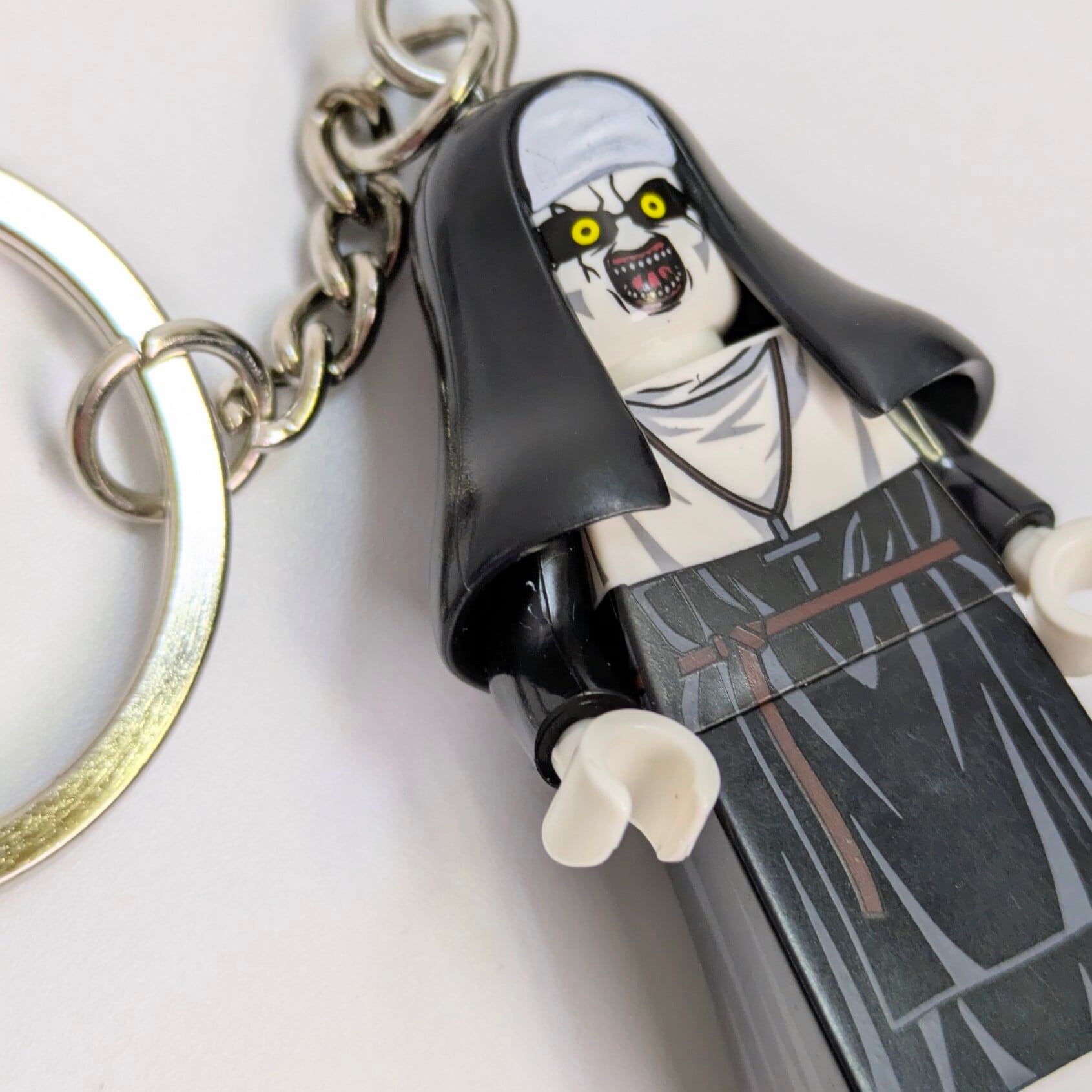 ♧【ブロックフィギュアキーホルダー】the Nun VALAK / ヴァラク / Valac / ウァラク  / 死霊館 〚アメリカン雑貨 アメトイ〛