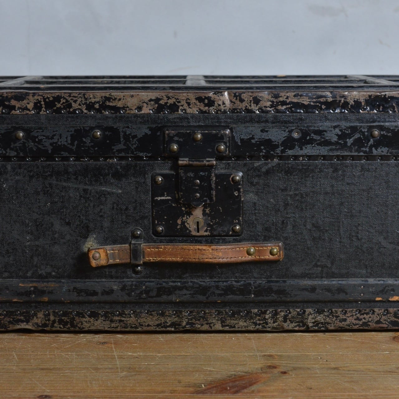 ヴィンテージトランク　1900年代スイス陸軍　輸入家具 ヴィンテージトランク 1900年代スイス陸軍 輸入家具