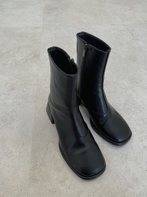 inside curve heel short boots