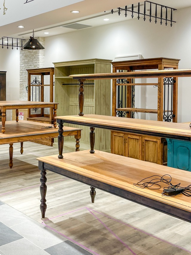 フランスアンティーク調ディスプレイシェルフ アイアン格子付きオープンシェルフ (オーダーメイド店舗什器)W1200