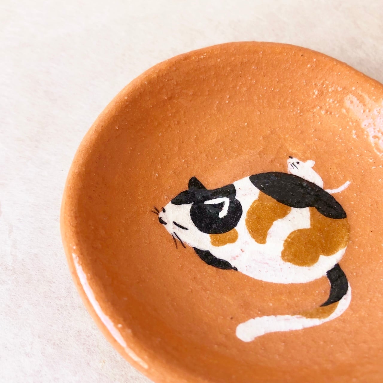 楽入窯＞豆皿（猫にネズミ） | UTSUWAYA かねみん