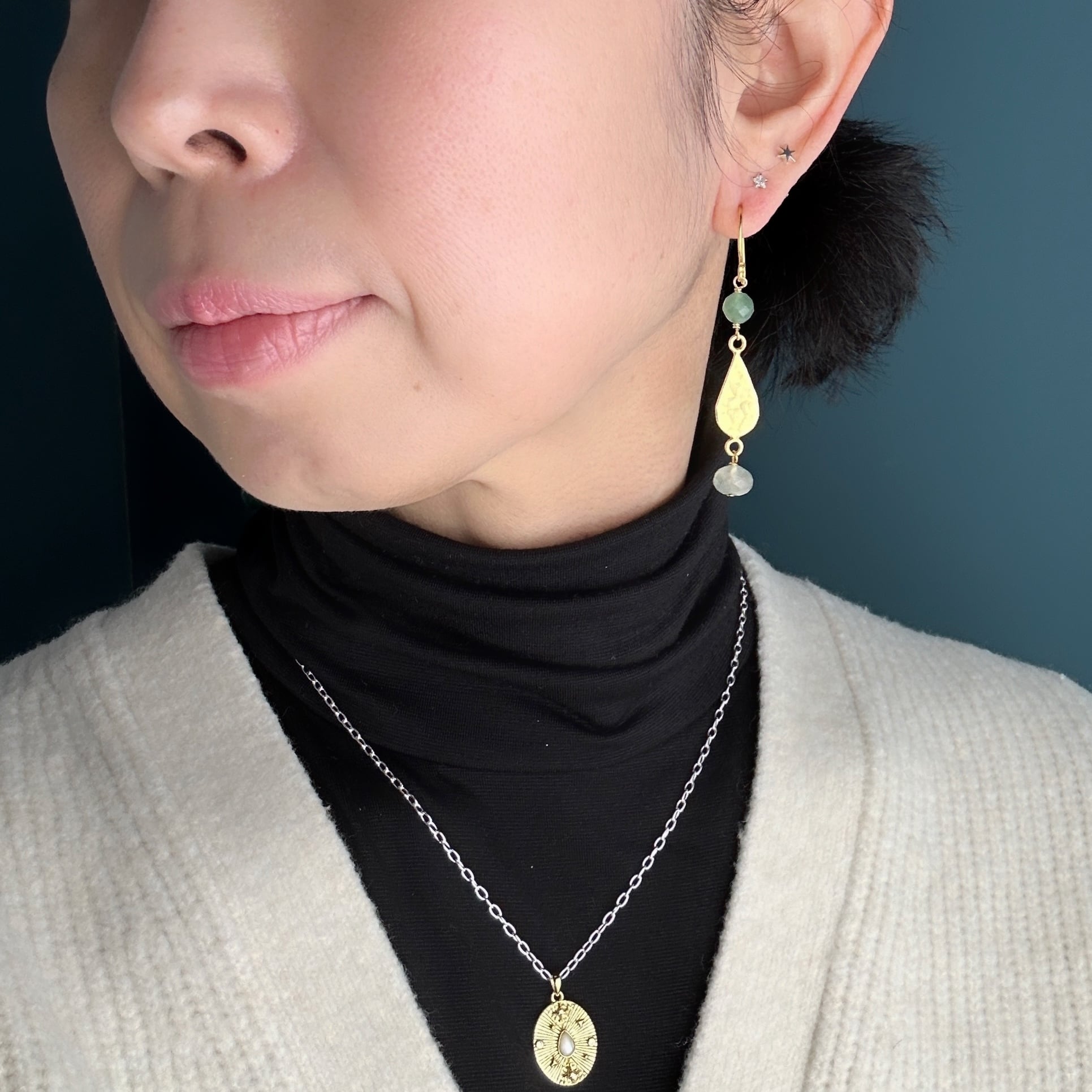 Gold Coating グリーンオニキス とメノウ フックピアス | 【公式通販