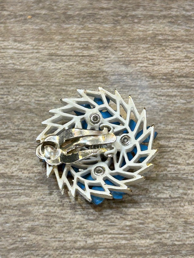 vintage "TRIFARI" blue  flower earrings