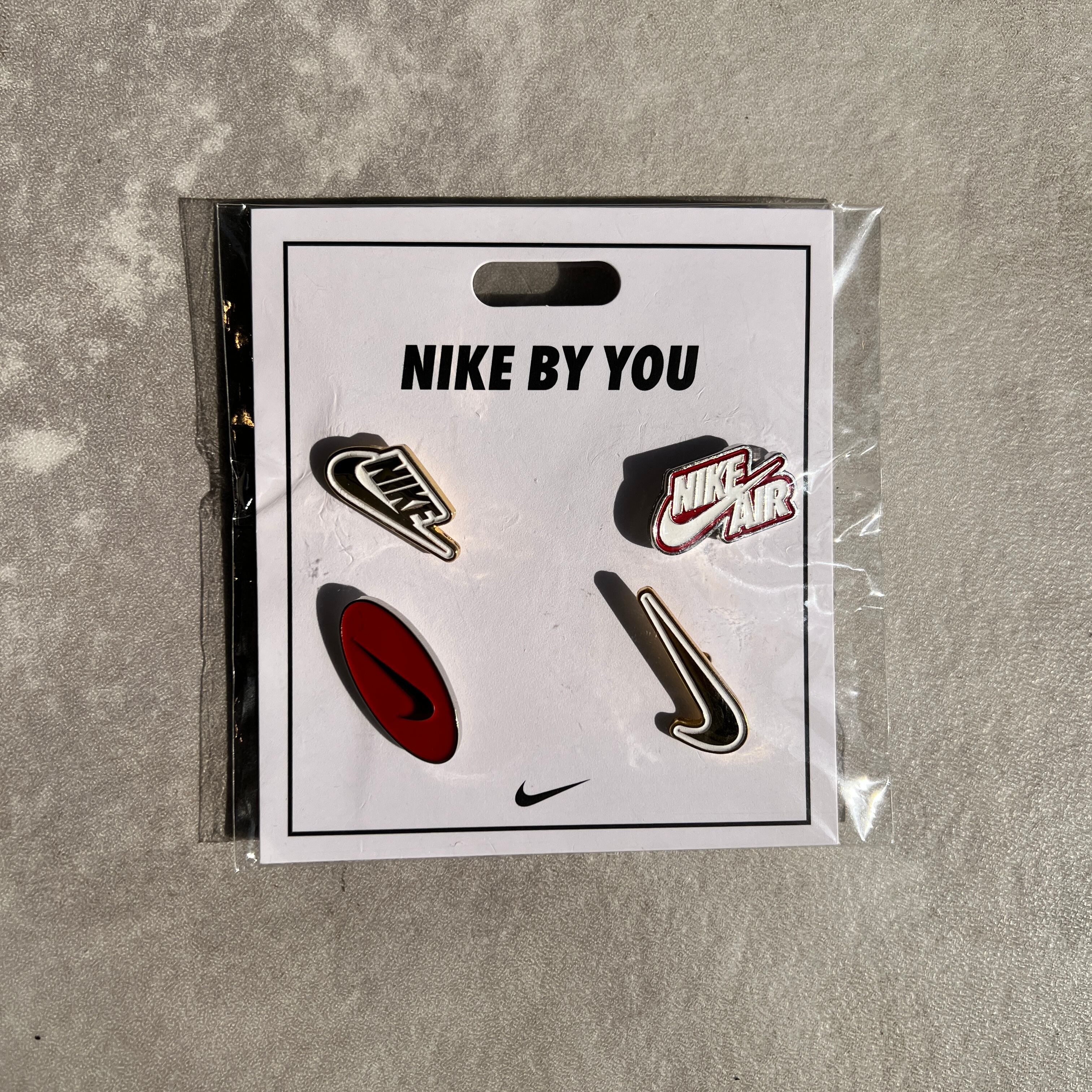 NIKE ピンバッジ 多様な - ストラップ