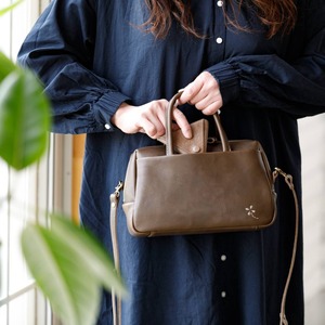 かばん屋さんのショルダーバッグ（カーキ）