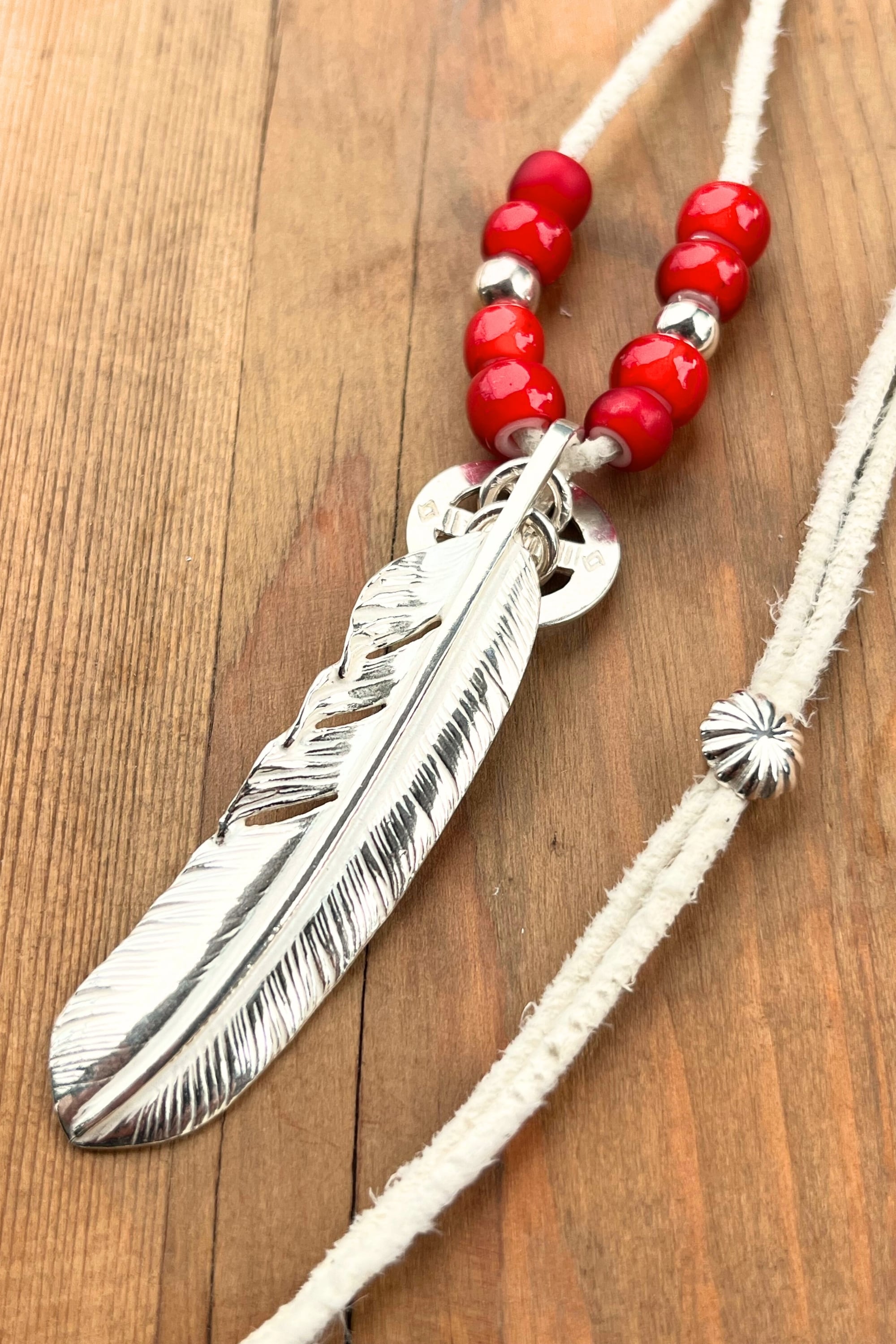 go78 プレーン特大フェザー ホワイトハーツ、ビーズ革紐ホイールカスタム