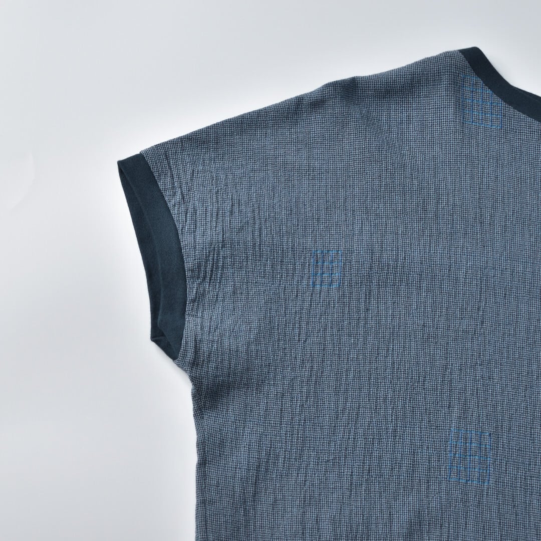 prit プリット ウインドドビー柄リーフネックプルオーバー・ネイビー ガーゼの様に柔らかい生地が特徴です