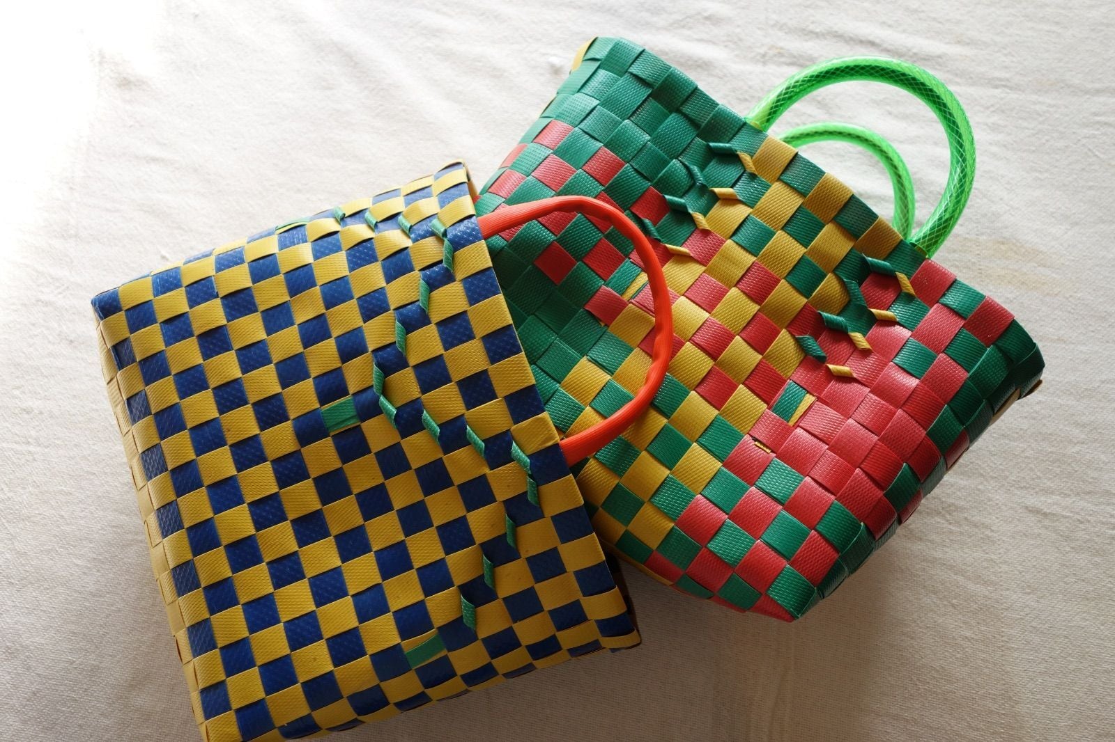 【ベトナム製プラカゴ定番(S)】ベトナム人が使うタフなプラカゴ/PPバンド/エコバッグ/ジム用/サウナバック/ベトナム雑貨/プラスチックテープ/プラスチックカゴ