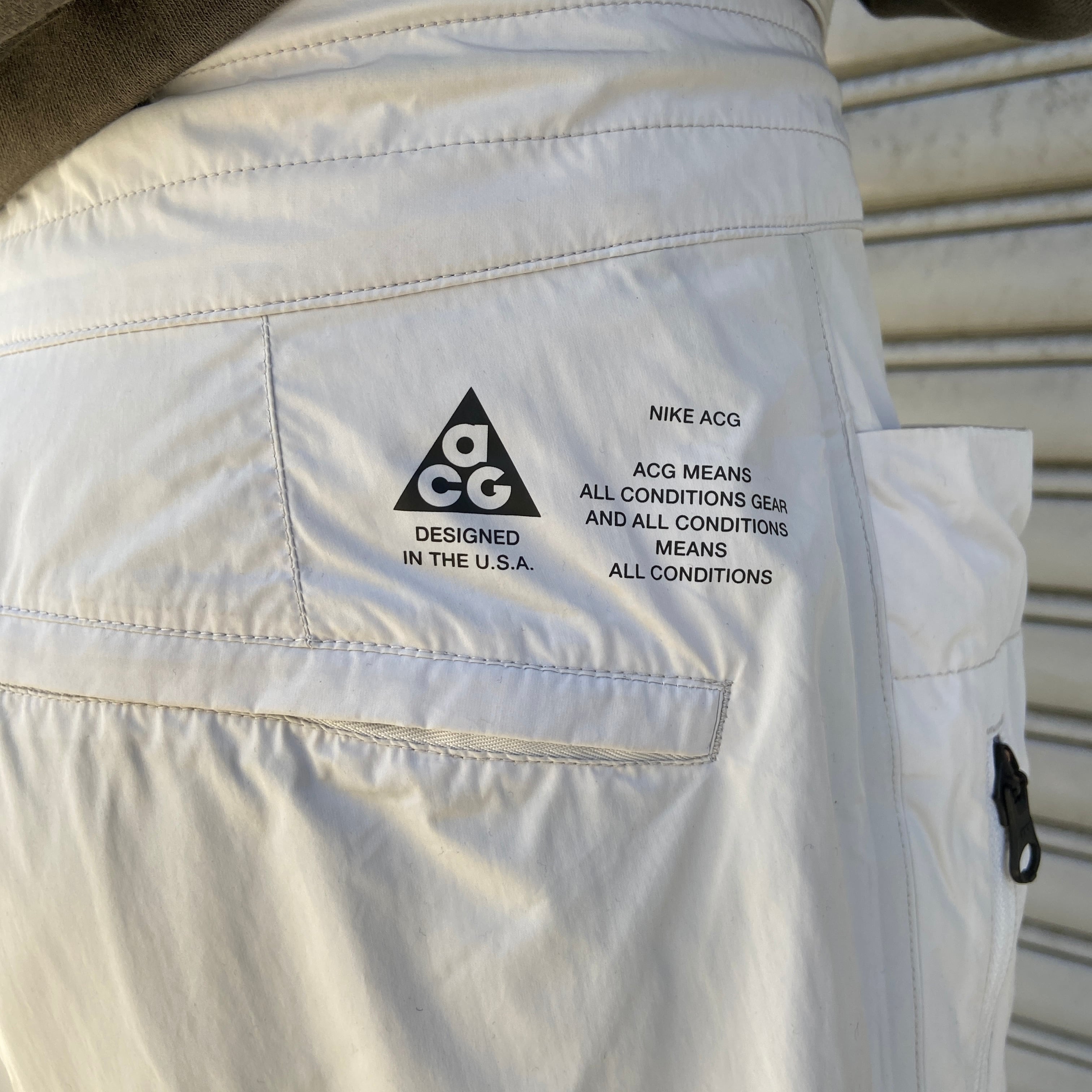タグ付き未使用品 NIKE ACG テックカーゴパンツ nikelab 白 S タグ付き未使用品 NIKE ACG テックカーゴパンツ nikelab 白 S