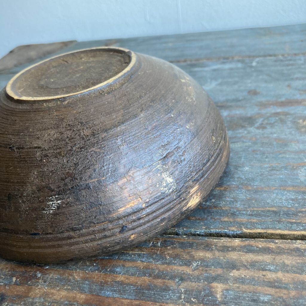 18世紀スウェーデン、時を超えた温もりを纏う木製ボウル | Myshica Antik