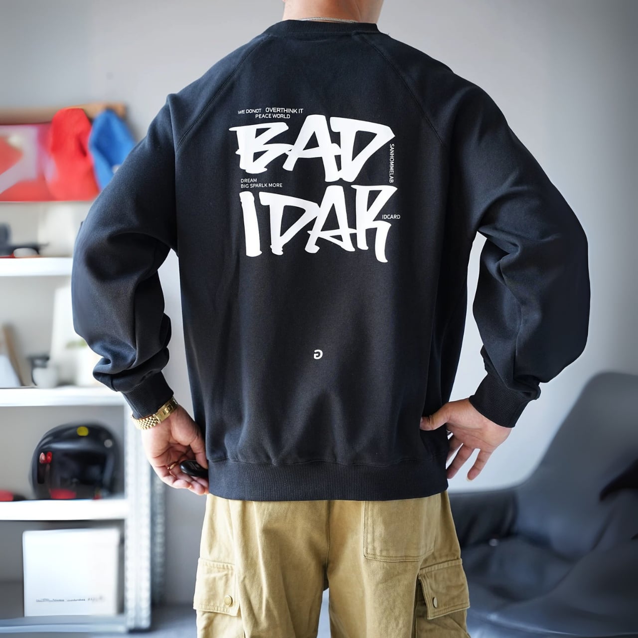 バックプリント ラグランスリーブ クルーネックスウェットシャツ 00537