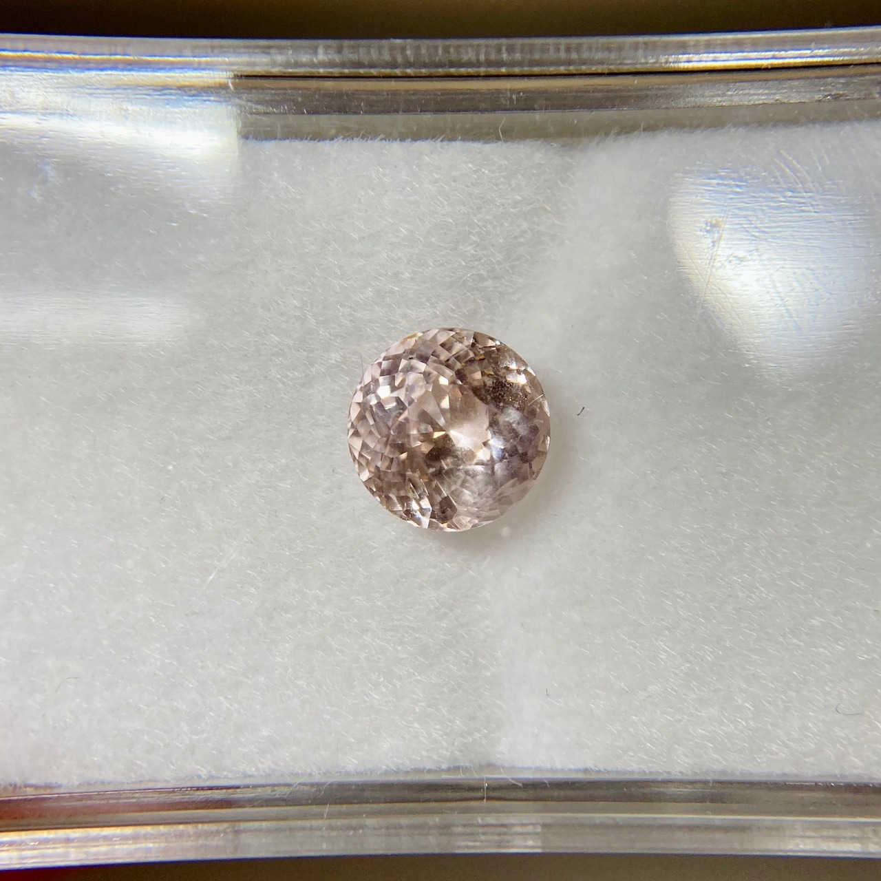 ピーチカラー サファイア 約1.3ct ほくろ付き