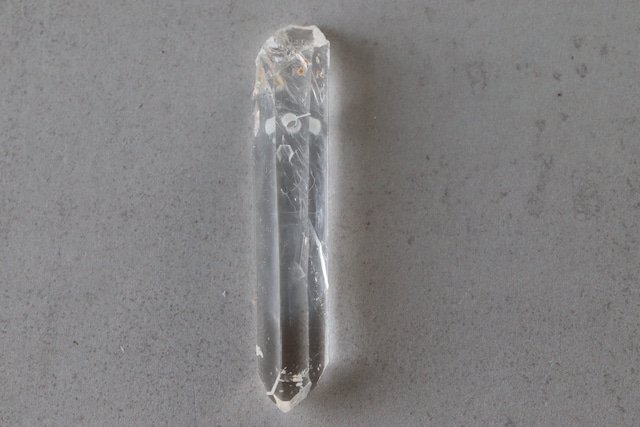 【1.5mm正面穴】【小さめサイズ】コロンビア産水晶ポイント1