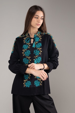 ウクライナ刺繍ヴィシヴァンカ　バルーン袖　手刺繍　麻　レディース・フリーサイズ