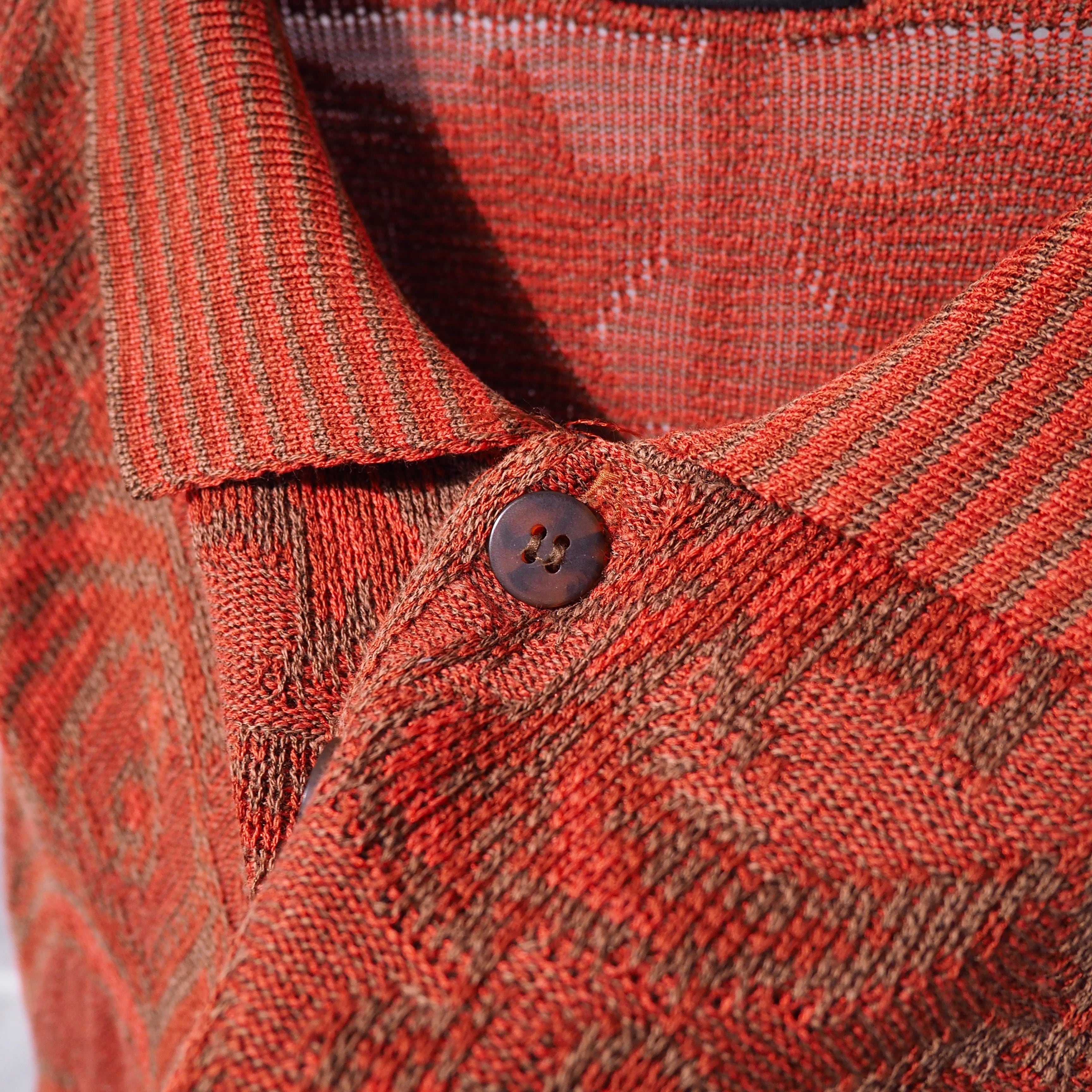 1980s Beautiful geometric patterns Embbossed vintage knit Polo