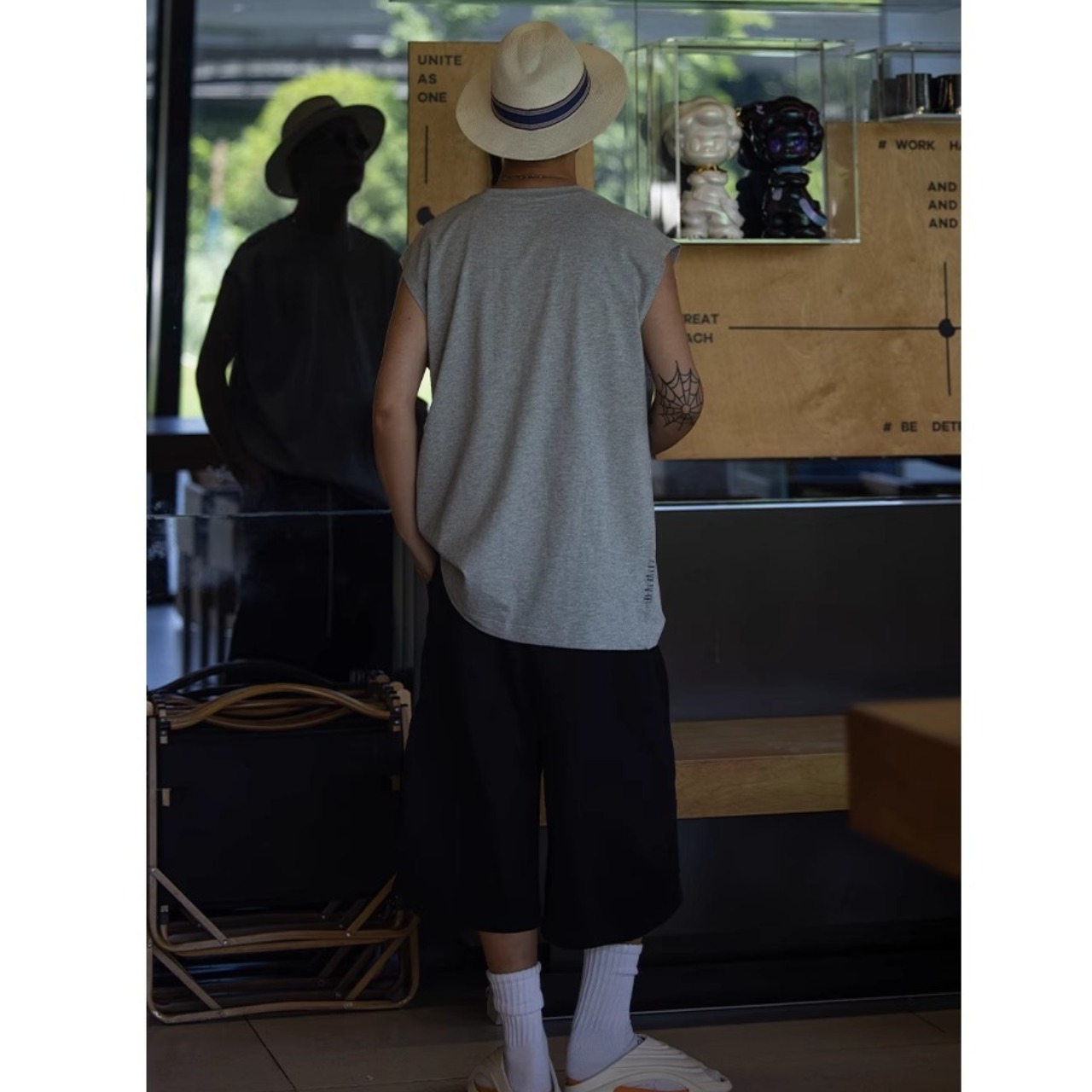 Minimal graphic muscle tank 0941 - 4