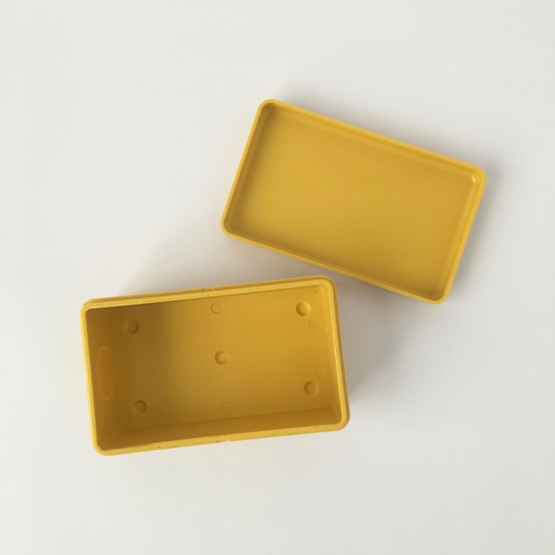 黄色いプラスチックの箱（長方形）｜Yellow Plastic Junction Box