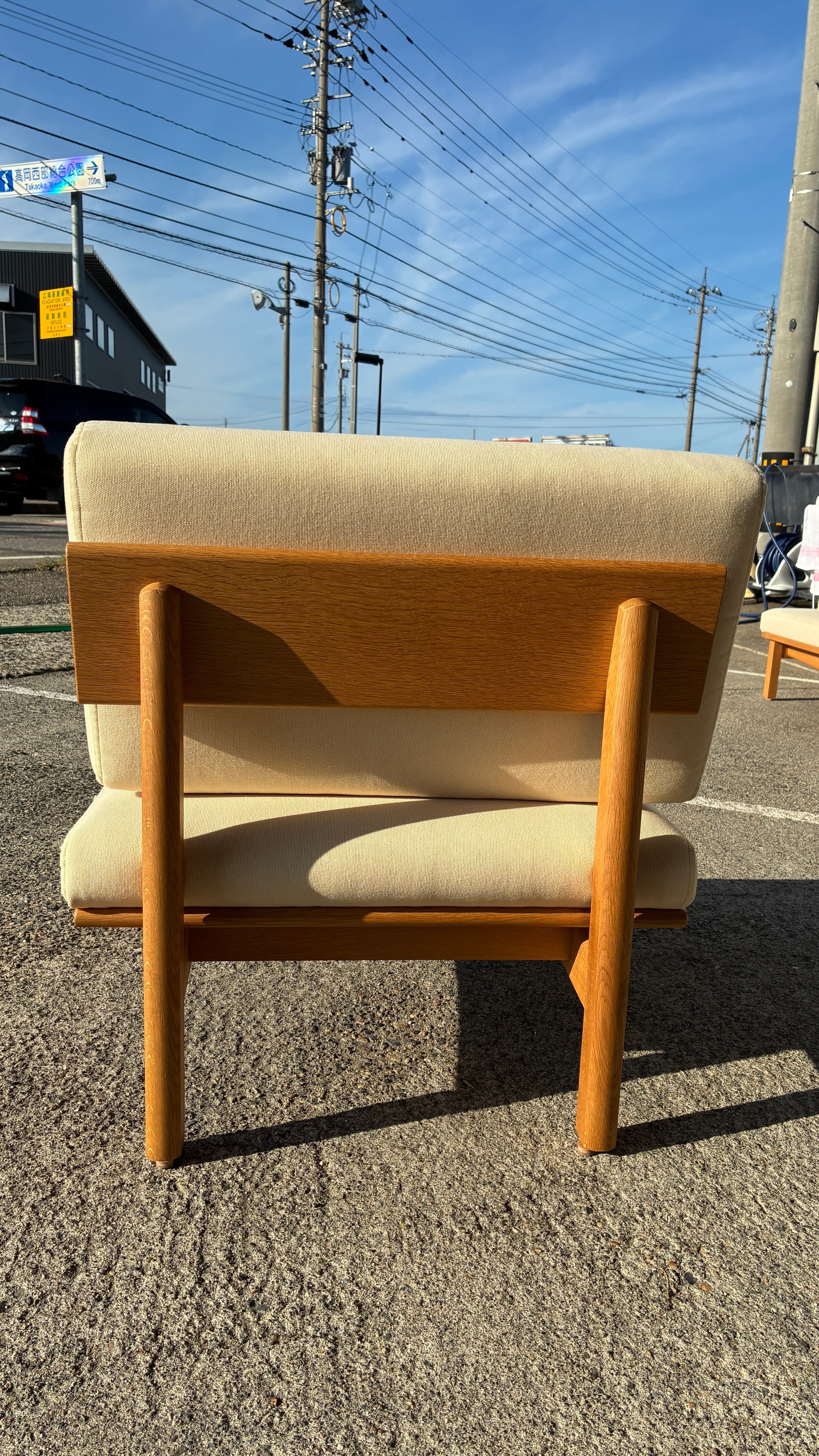 ベージュのアームレス一人掛けソファ② | ROKA STYLE