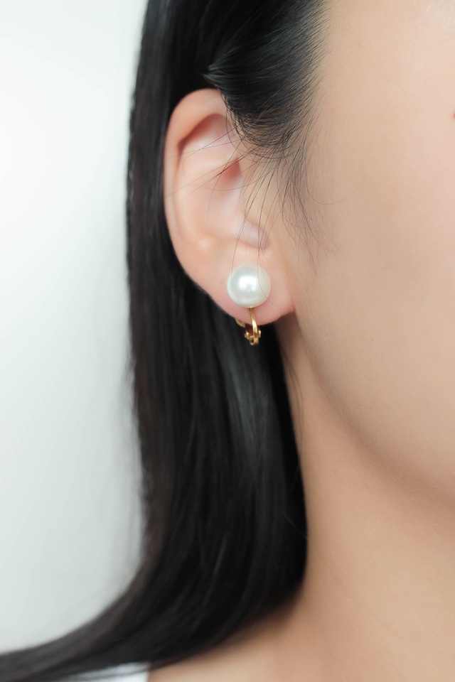 Simple Pearl Earring