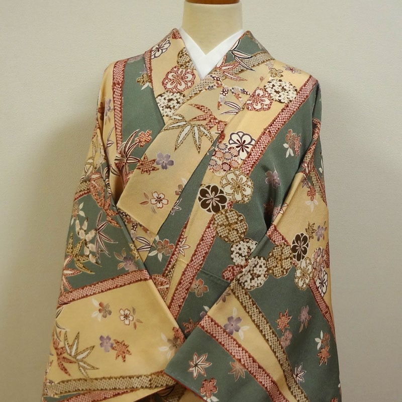 淡いクリーム色と緑のぼかしに草花と金彩　上質な洗える着物 淡いクリーム色と緑のぼかしに草花と金彩 上質な洗える着物