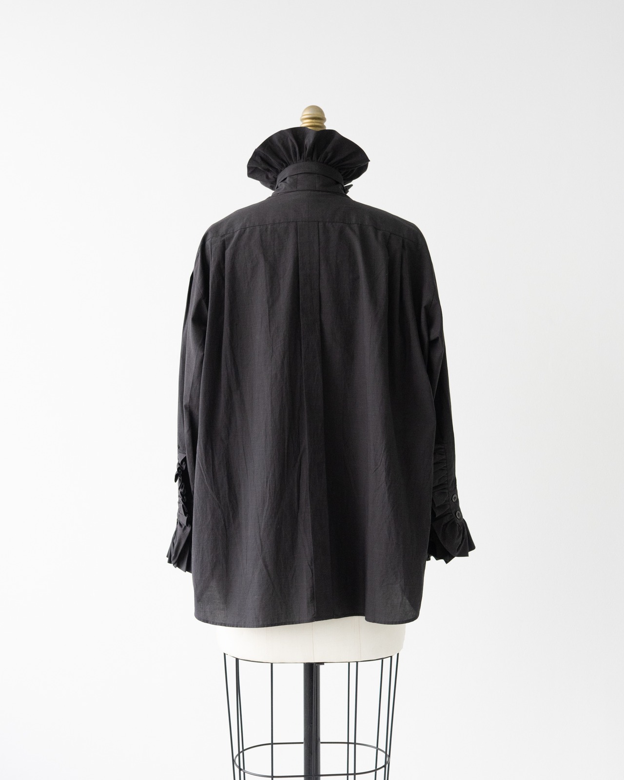 〈CHANEL〉Ruffle collar blouse 2011A P42362 V30476