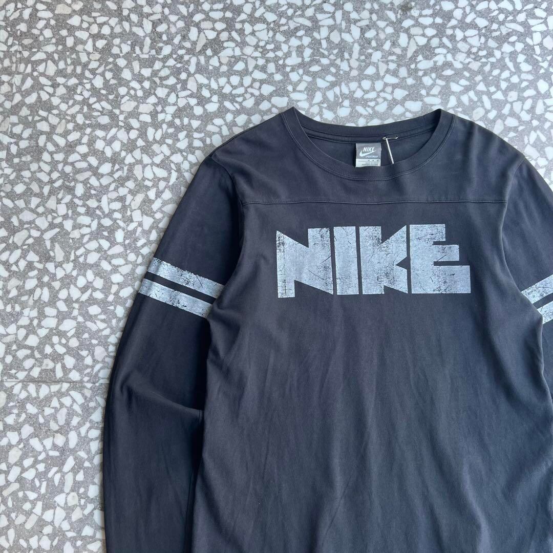 NIKE / 