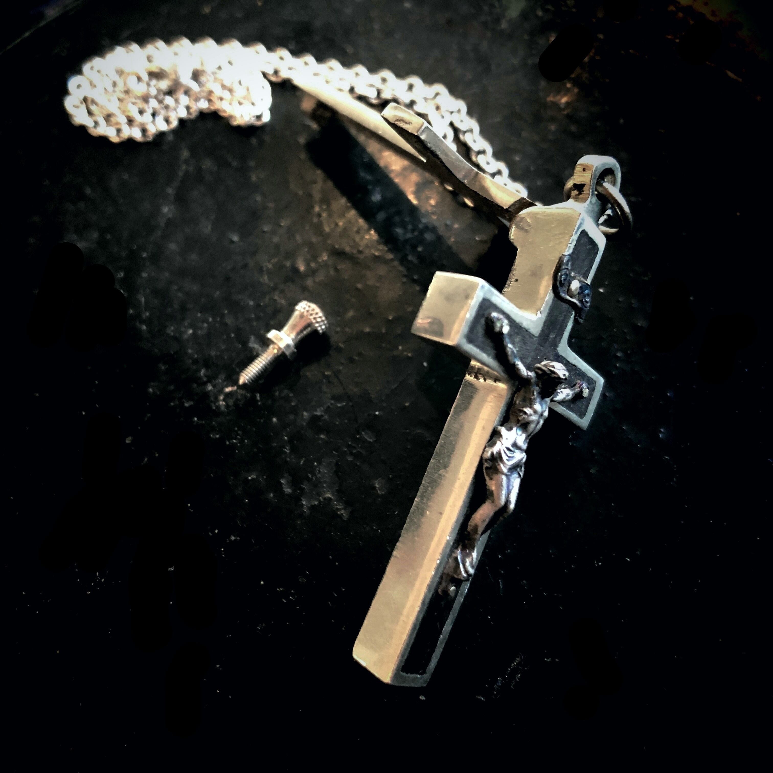 空の聖遺物入れの十字架 | メルキュール骨董店