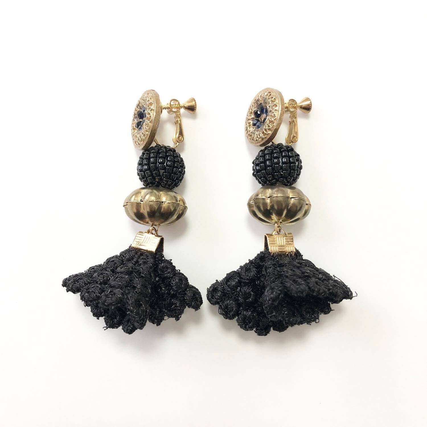 インドボタンとレースタッセルのイヤリング | Dua-アクセサリーパーツ