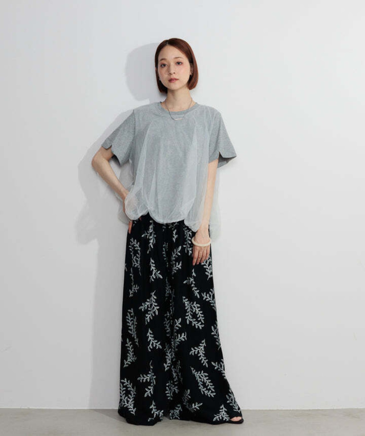 2605147 オーバーチュールスカラップTシャツ gray