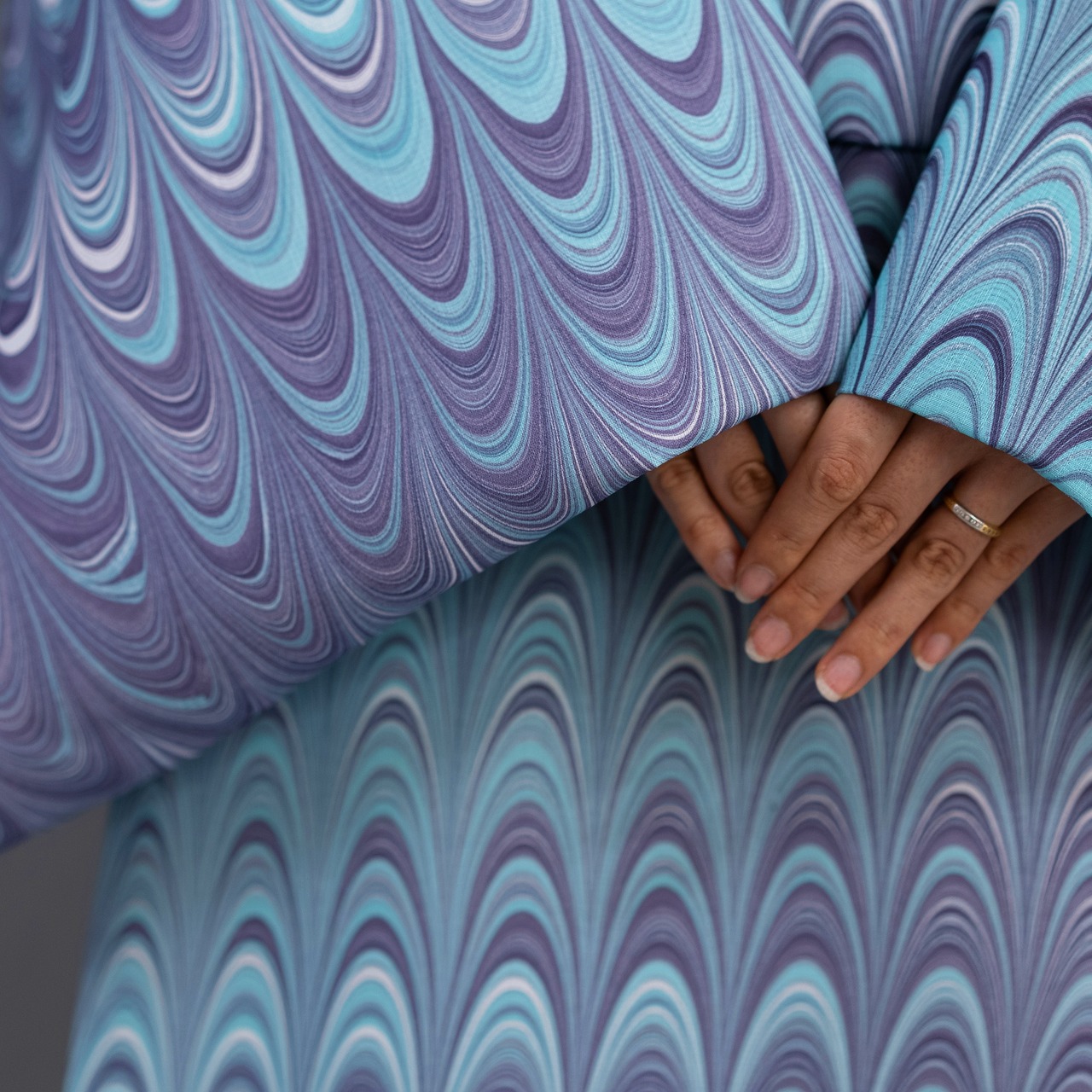 「ブラックパープル×オーシャンブルー」〜ピーコック柄〜セオアルファ〜浴衣・夏着物・単衣