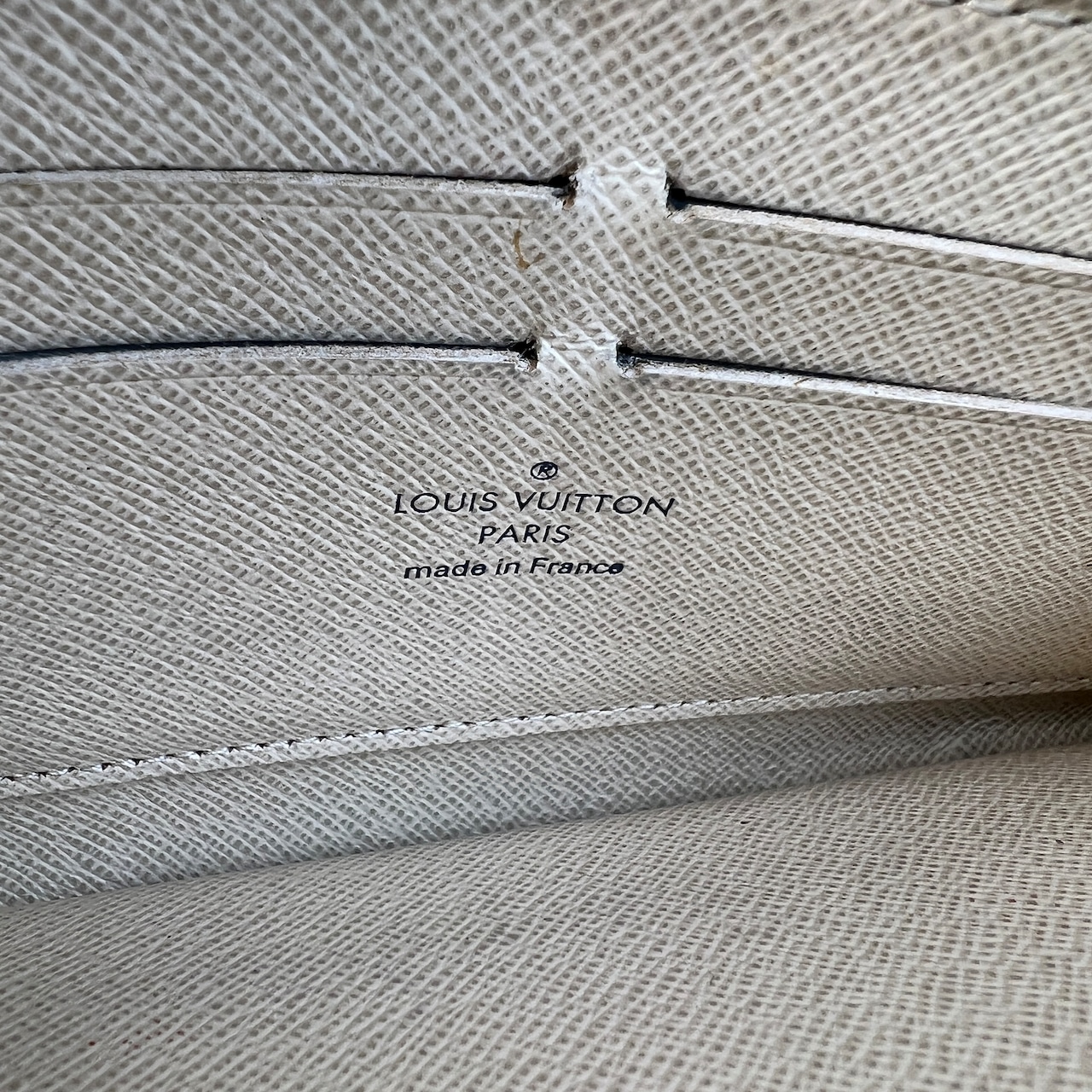 LOUIS VUITTON ルイヴィトン アズール  VI1027 レザー 長財布 ホワイト A-12246