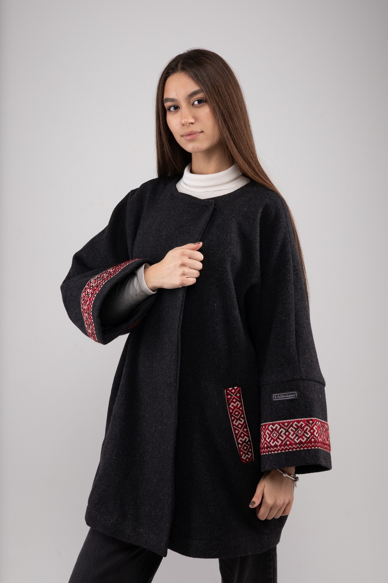 ウクライナ産プレミアムウール100%セミロングコート（黒）平行縫い　手刺繍 - 2