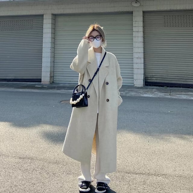 ロングコートホワイト ノーカラーロングリバーコート | Whim Gazette