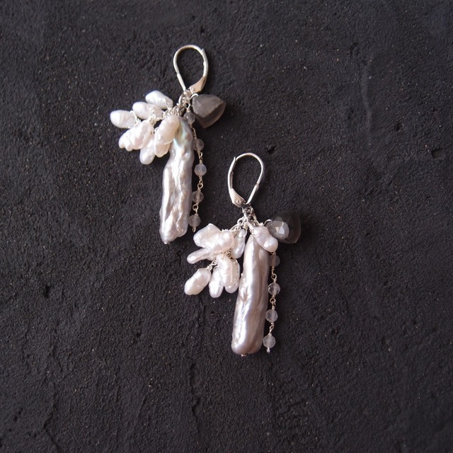 【SV】Misty Pearl Fringe Earrings ／ミスティパールフリンジピアス フレンチフック（White × Gray）